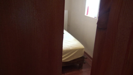 تم القبض على زوجة الأب الديوث الفرنسية البالغة من العمر 55 عامًا وهي تمارس الجنس مع بوسها المشعر