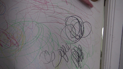 اشتعلت ربيب زوجة الأب مص الديك الأسود في الحمام