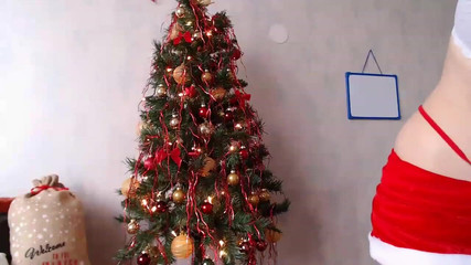 تزيين شجرة عيد الميلاد لايف!