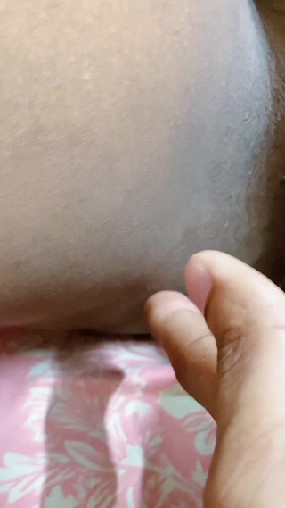 الفتاة العاملة كس سخيف لديها مالك في المنزل