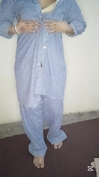 من سيحبني علق