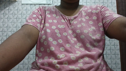 فتاة منتديات تحكي القصة