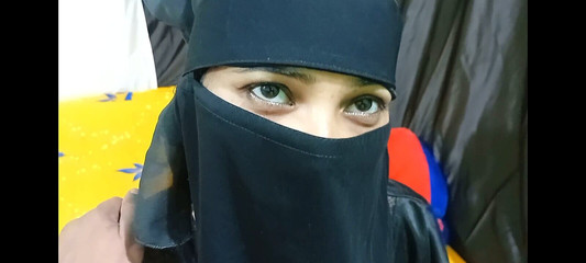 زوجة الصديق المسلمة اتصلت بالمنزل واستمتعت بالمؤخرة