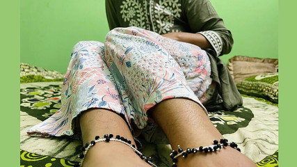 سيدة مثير سكب العصير في بوسها الوردي