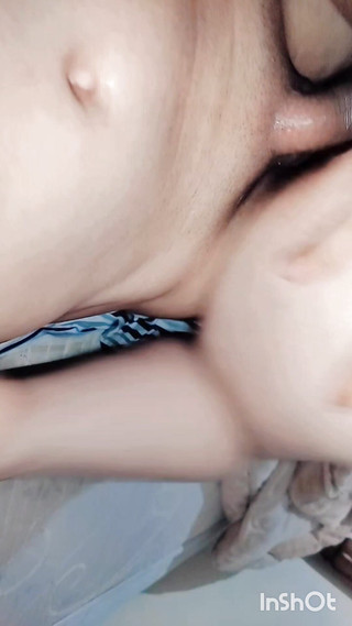 خطوة أختي تركب قضيبي وهي تتدفق في قضيبي