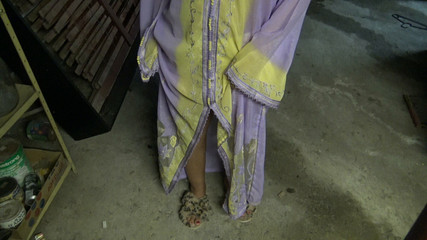 زوجة مصرية قرنية مع صبي يبلغ من العمر 19 عامًا في الطابق السفلي