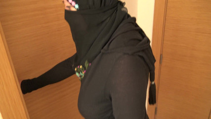 شريط جنسي لخادمة جزائرية تعيش في فرنسا