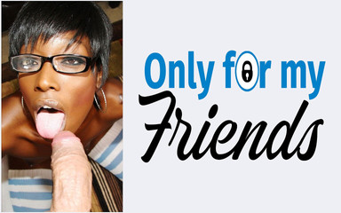 حبيبتي عاهرة خائنة ذات بشرة داكنة وصدور صغيرة تخترق كسها وتعطي المص