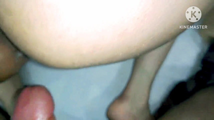 أليكس مارس الجنس مع أختها غير الشقيقة وهي ترتدي الحجاب على الطاولة في وضع تبشيري مع