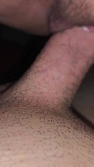 بوف ربة منزل بالملل تسجل الغش مع شخص غريب و Creampies كس