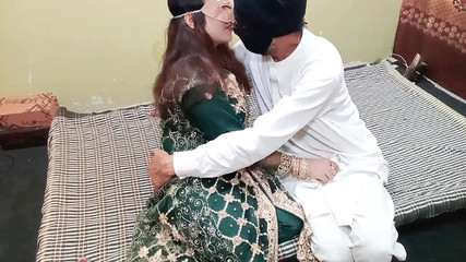 بهابي يذهب إلى حفل زفاف صديق