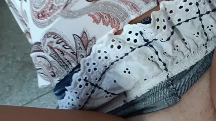 خطوة ابن الملاعين خطوة الأم المسلمة ويملأ بوسها مع نائب الرئيس