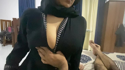 العربية الباكستانية Bigboobs فتاة الضغط عليها وحدها