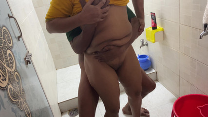 لدي مقاطع فيديو جنسية مع أختي