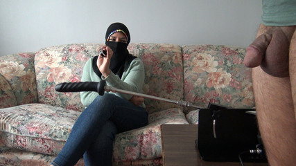 زوجة مصرية تهين زوجها وتشتري آلة سخيف - زوجان ديوث عربيان حقيقيان