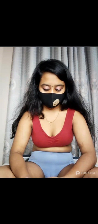 بالإصبع من خلال جوارب طويلة حتى بخ النشوة الجنسية