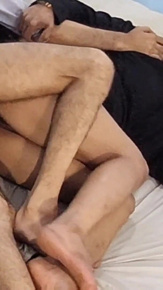 كانت مراهقة هندية مسلمة ترتدي البرقع منخرطة في ممارسة الحب التبشيري الخشن مع تأوهات عالية