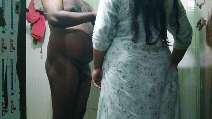 أخت تمتص قضيب الأخ غير الشقيق القديم وتقذف