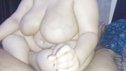 هندية BBW صديقة إعطاء وظيفة اليد للحصول على وظيفتها